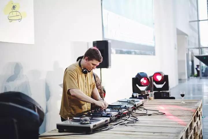 j9����վ�����й����ٷ���վ