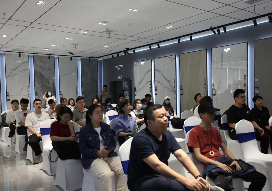 j9����վ�����й����ٷ���վ