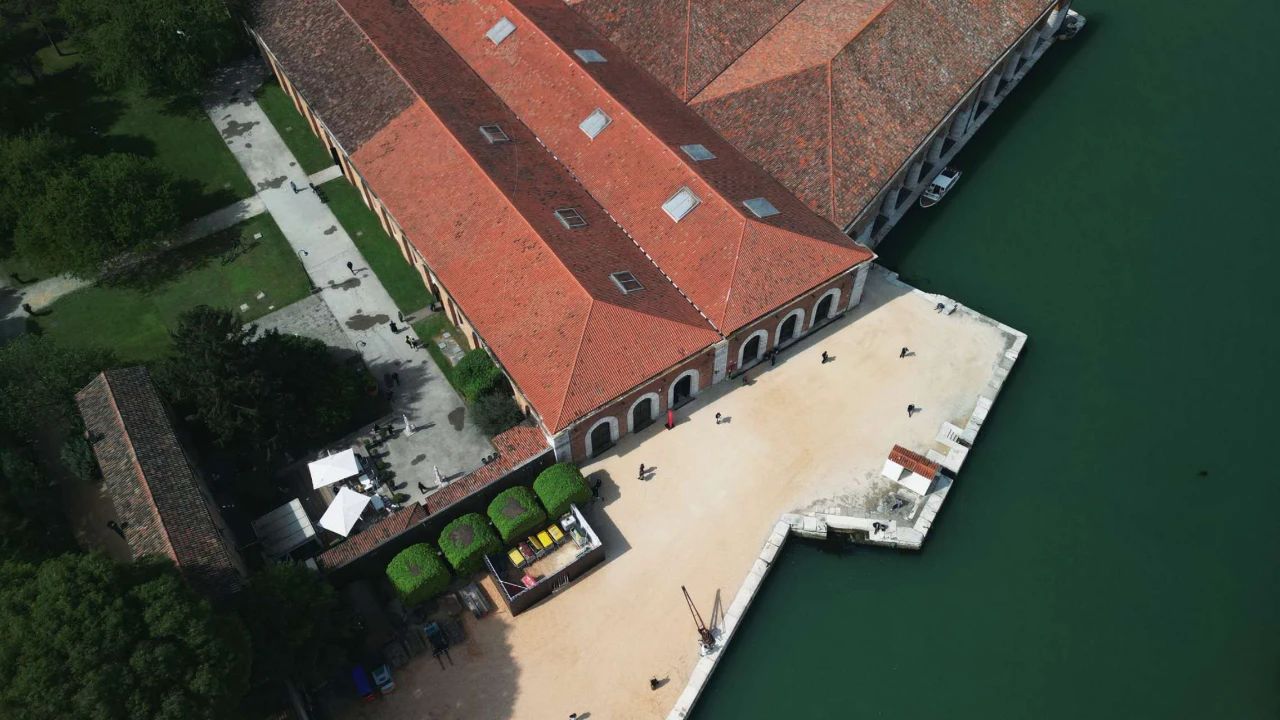 j9����վ�����й����ٷ���վ